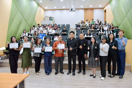 การบรรยEnglish for the International Arena: New Directions in EFL